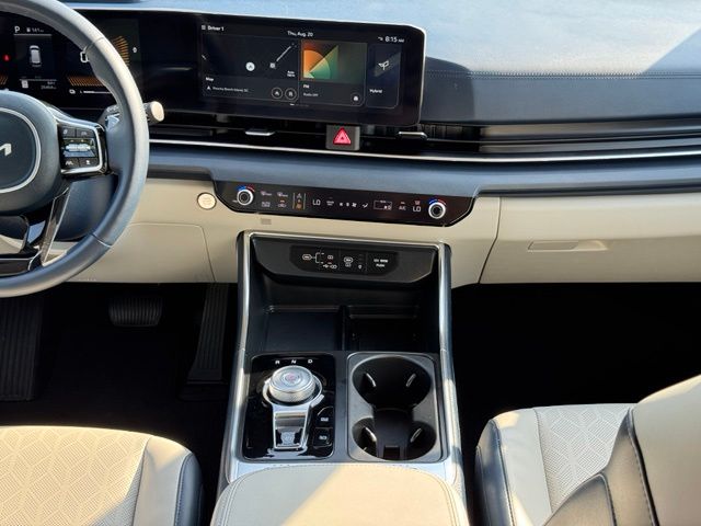 Used 2025 Kia Carnival Hybrid Van