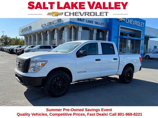 Glacier White 2017 Nissan Titan S Crew Cab 4WD Pickup Truck Four-Wheel Drive 7-Speed Automatic