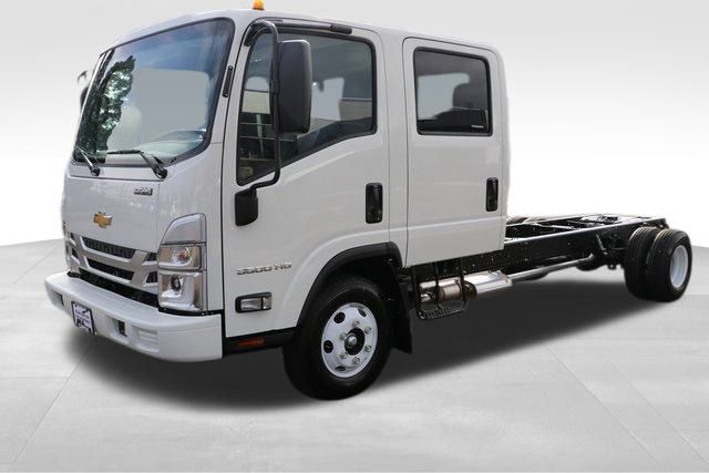 2025 Chevrolet 3500 HG LCF Gas work truck 13