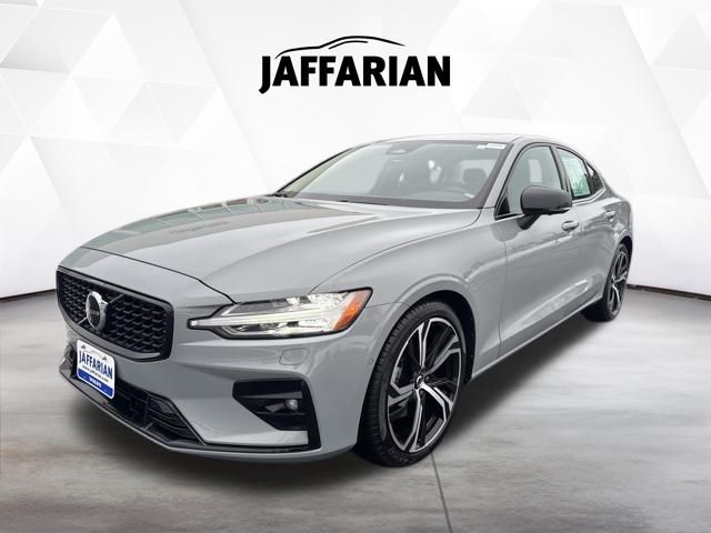 Vapour Gray Metallic 2025 Volvo S60 B5 Plus AWD Sedan All-Wheel Drive Automatic