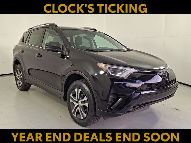 2017 Toyota RAV4 LE's photo