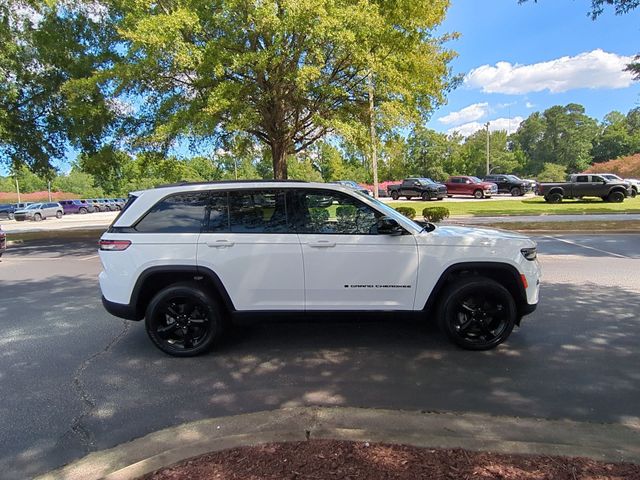 Used 2022 White Jeep Altitude image 6