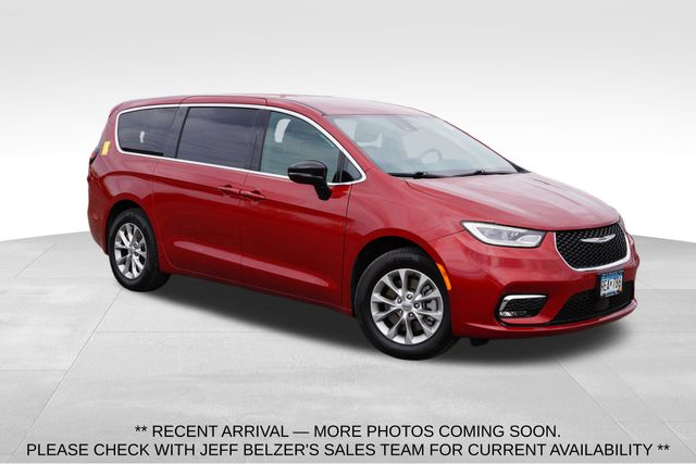 Red Hot Pearlcoat 2025 Chrysler Pacifica Select AWD Minivan All-Wheel Drive 9-Speed Automatic