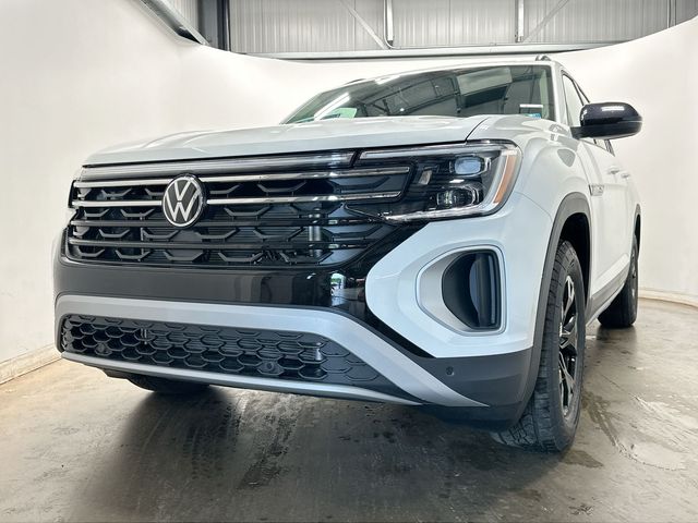 2026 Volkswagen Atlas 2.0T Peak Edition White/off-white at Luther Ford