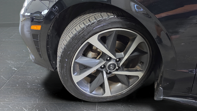 Used 2021 Phantom Black Hyundai SEL Plus image 30