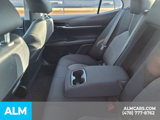 2022 Toyota Camry LE photo 9