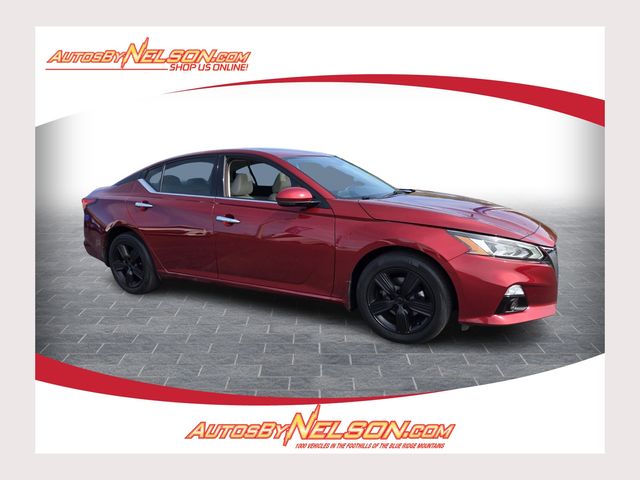 Red (Scarlet Ember Tintcoat) 2022 Nissan Altima 2.5 SL AWD Sedan All-Wheel Drive Continuously Variable Transmission