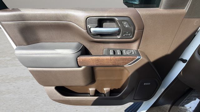 Used 2022 White GMC Denali image 18