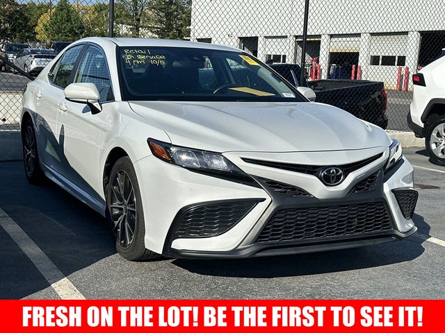 2022 Toyota Camry SE 1