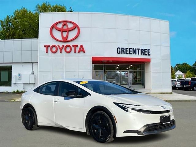 2026 Toyota Prius SE's photo