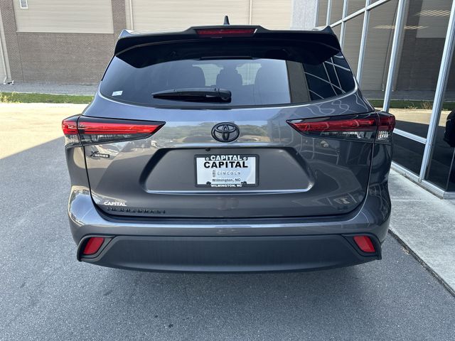 Used 2022 Gray Toyota LE image 26