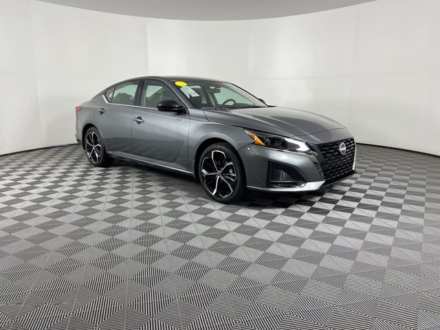2025 Gun Metallic Nissan Altima 2.5 SR FWD Sedan
