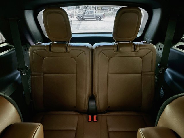Thumbnail: 2020 Lincoln Aviator - 30