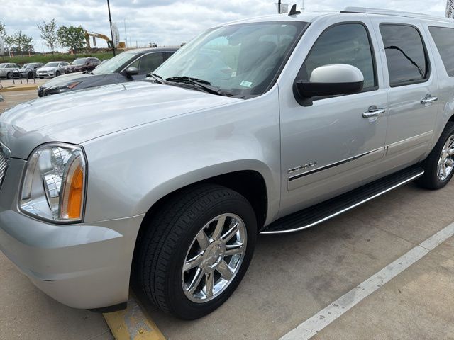 Pure Silver Metallic 2010 GMC Yukon XL Denali 4WD SUV / Crossover All-Wheel Drive 6-Speed Automatic Overdrive
