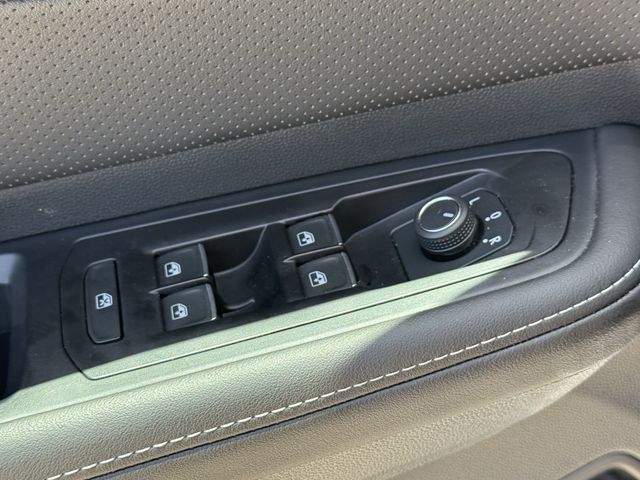 2025 Volkswagen Atlas 2.0T SE w/Technology Black at Gullo Toyota