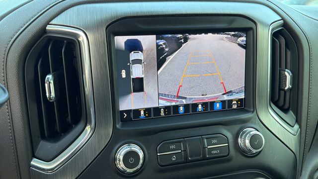 Used 2022 White GMC Denali image 28