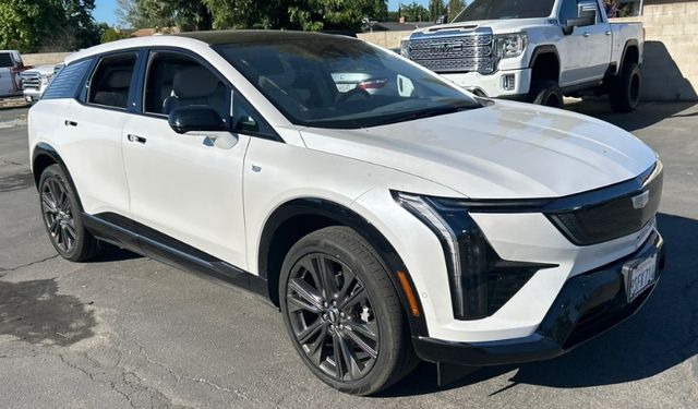 Crystal White Tricoat 2025 Cadillac OPTIQ Sport 2 AWD SUV / Crossover All-Wheel Drive 1-Speed Automatic