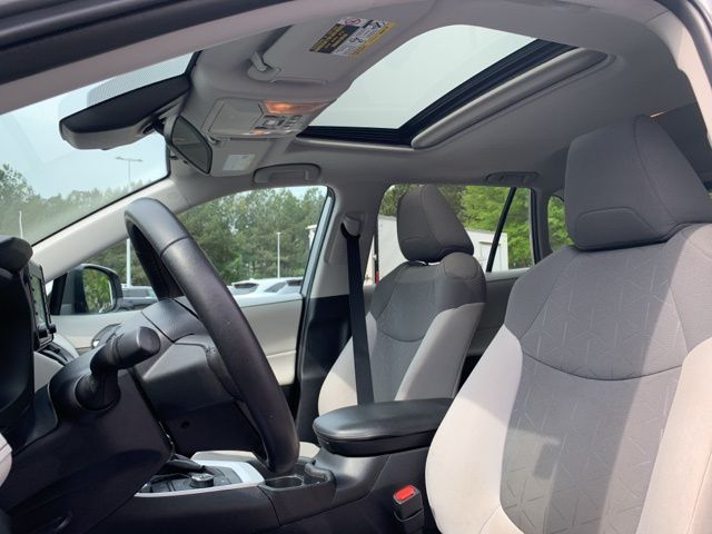 2021 Toyota RAV4 Hybrid XLE photo