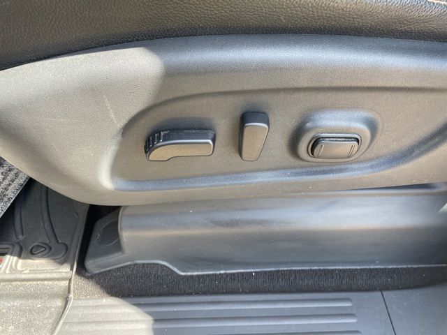 Used 2019 Magnetic Black Metallic Nissan SL image 14