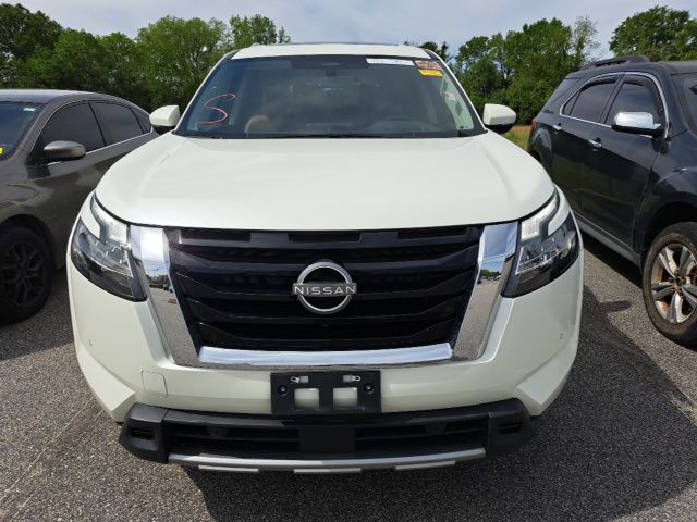 Used 2024 White Nissan Platinum image 3