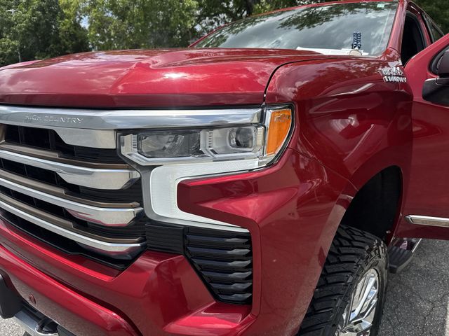 Used 2022  Chevrolet High Country image 32