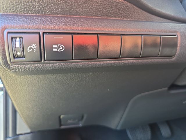 Used 2025  Toyota LE image 26