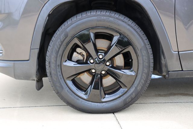 2020 Jeep Cherokee Latitude Plus Gray at Mac Haik CDJR North Houston