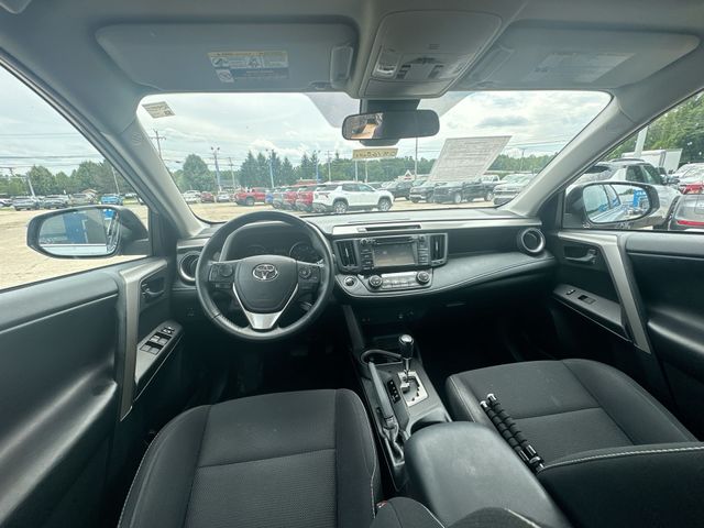 Used 2018 Silver Toyota XLE image 22