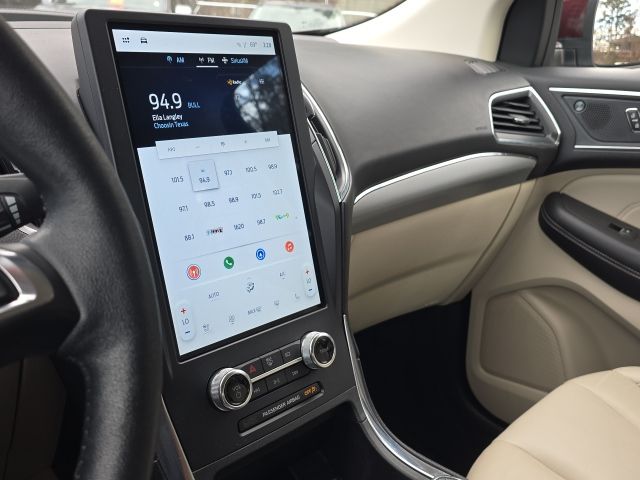 2022 Ford Edge Titanium:168337A