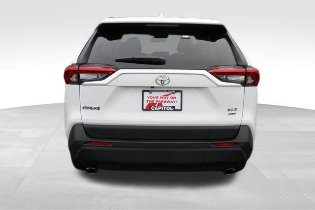 2024 Toyota RAV4 XLE 19