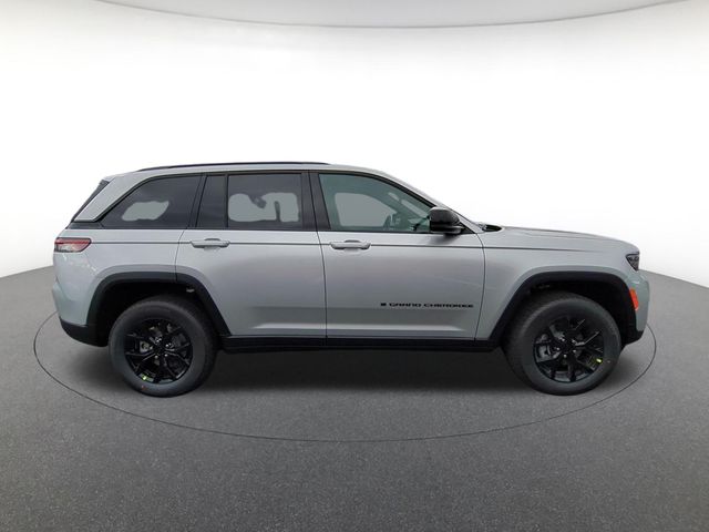 new 2025 Jeep Grand Cherokee car, priced at $40,847