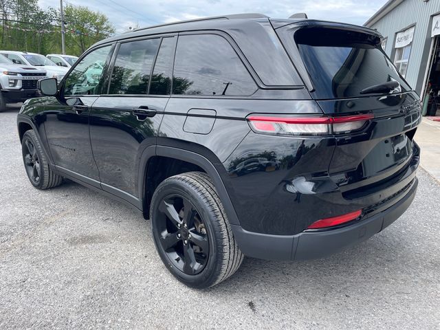2023 Jeep Grand Cherokee Limited - Diamond Black Crystal Pearlcoat exterior view 5