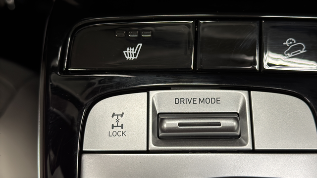 Used 2024 White Pearl Hyundai SEL Convenience image 32