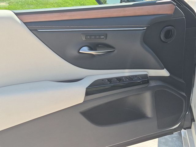 2025 Lexus ES - Image 15