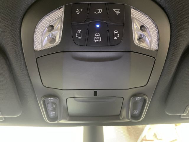 2023 Chrysler Pacifica Touring L photo