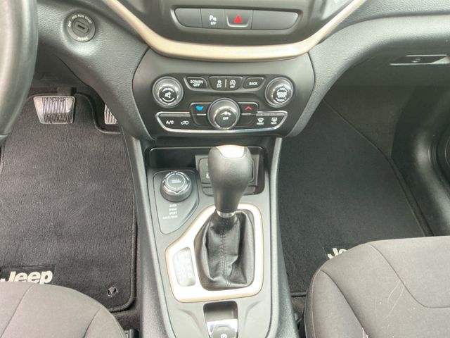 JeepCherokee12
