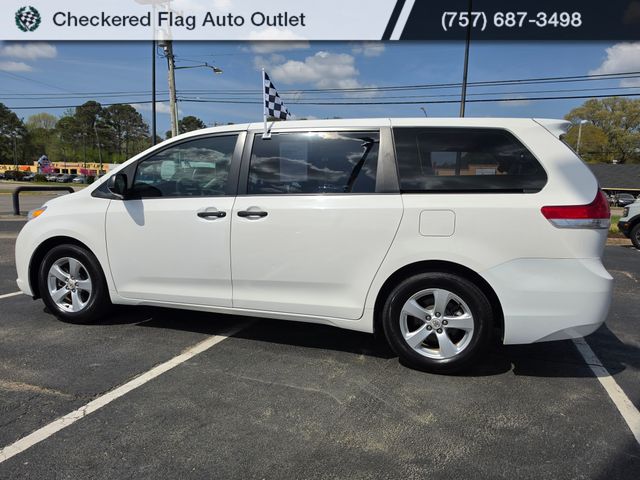 View vehicle photo 4