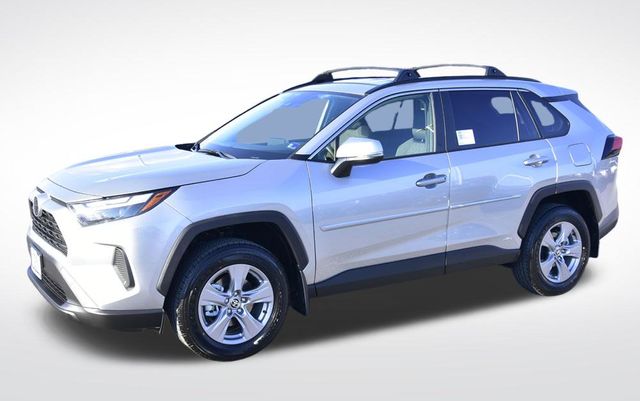 2025 Toyota RAV4 XLE's photo