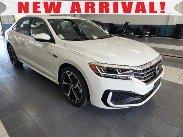 The 2021 Volkswagen Passat 2.0T R-Line photos