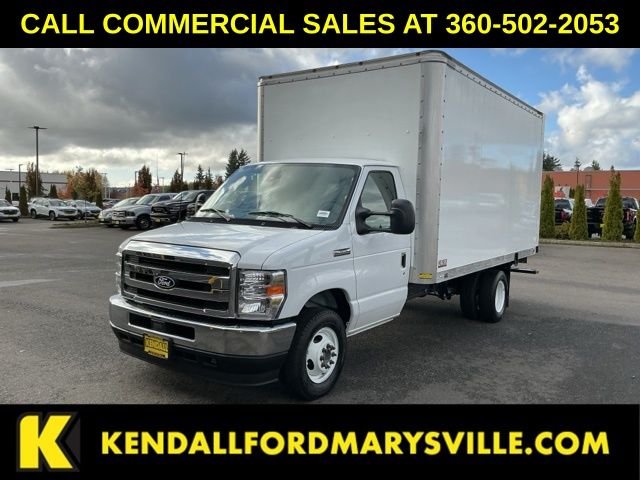 Oxford White 2026 Ford E-Series Chassis Pickup Truck Rear-Wheel Drive 6-Speed Automatic Overdrive