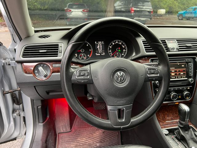 2013 Volkswagen Passat TDI SEL Premium 16