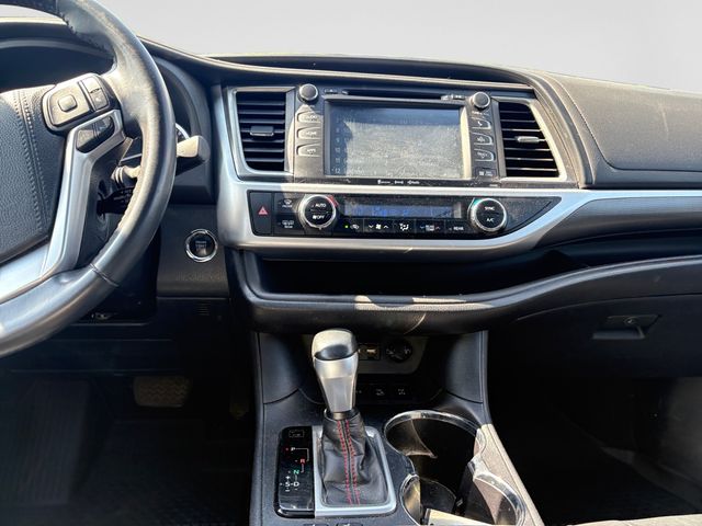 2019 Toyota Highlander SE - Celestial Silver Metallic exterior view 12