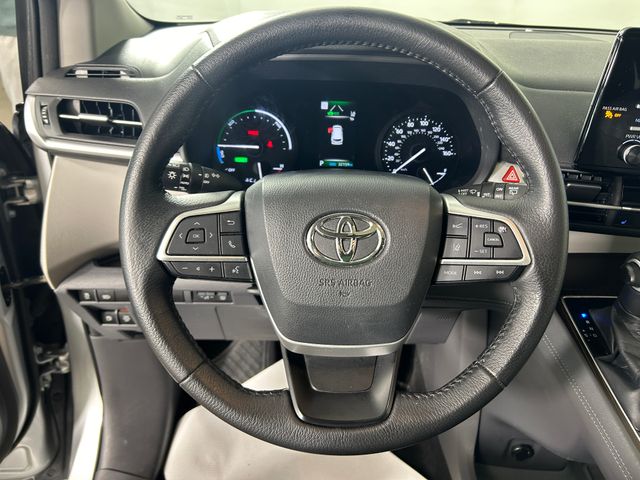 2021 Toyota Sienna XLE 21