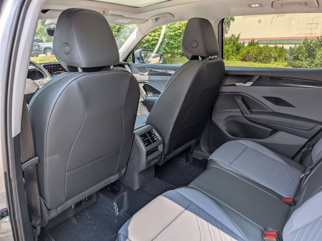 2025 Volkswagen Tiguan SE - Photo 28