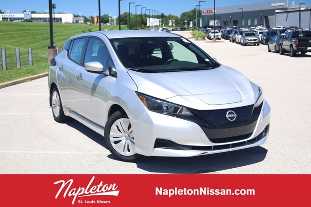 Brilliant Silver Metallic 2024 Nissan LEAF S FWD Hatchback Front-Wheel Drive Automatic