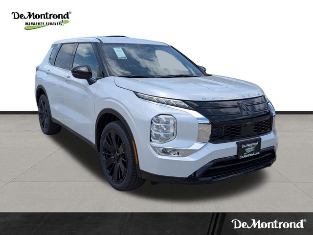 2026 Mitsubishi Outlander LE White at North Houston Mitsubishi