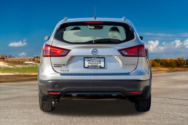 2017 Nissan Rogue Sport SL 6