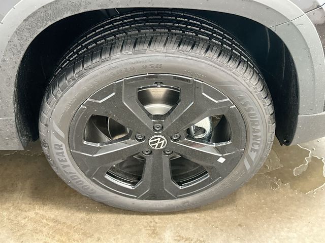 2026 Volkswagen Taos 1.5T SE Black Black at Subaru and VW of Moon Township