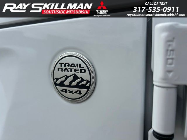 Used 2019 White Jeep Unlimited Sahara image 22