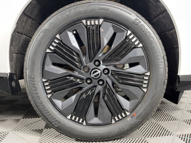 2025 Everest White Pearl Tricoat Nissan Murano Platinum AWD SUV